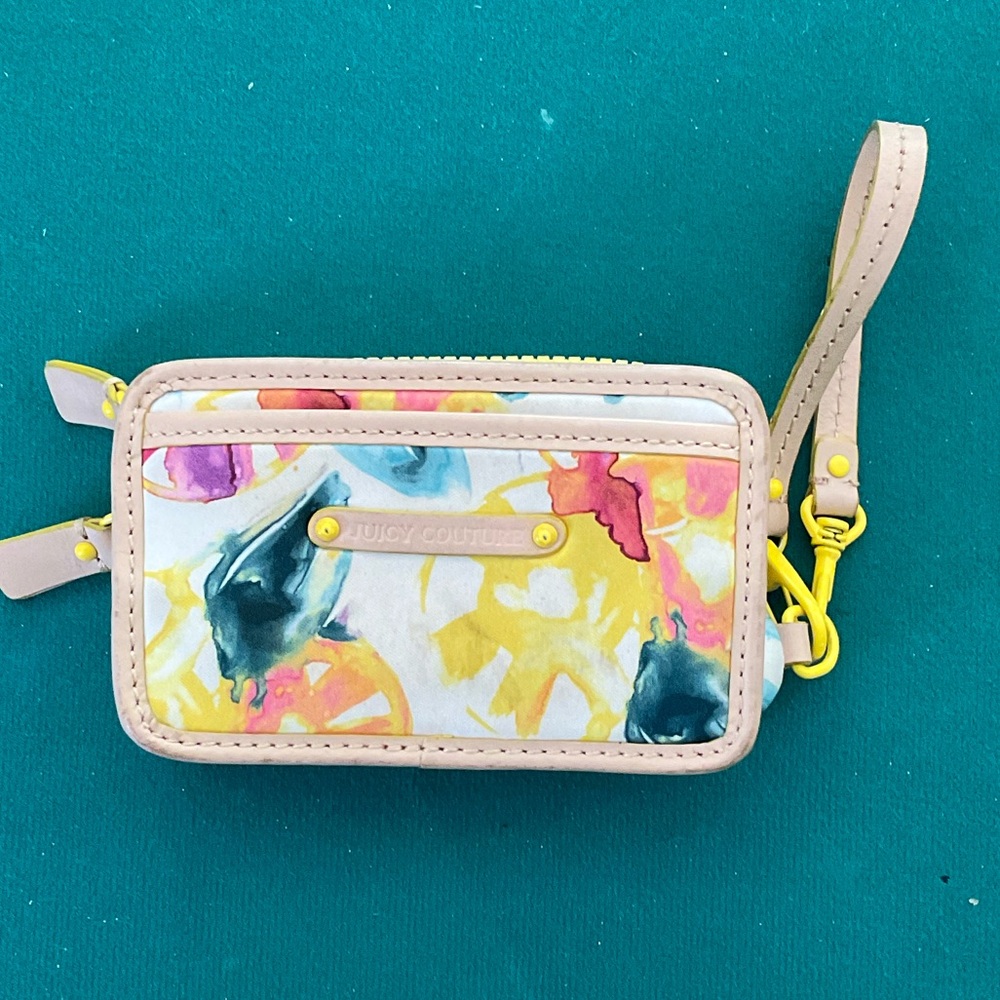 *3/30 ❤️ Juicy Couture Multicolor Abstract Wristlet